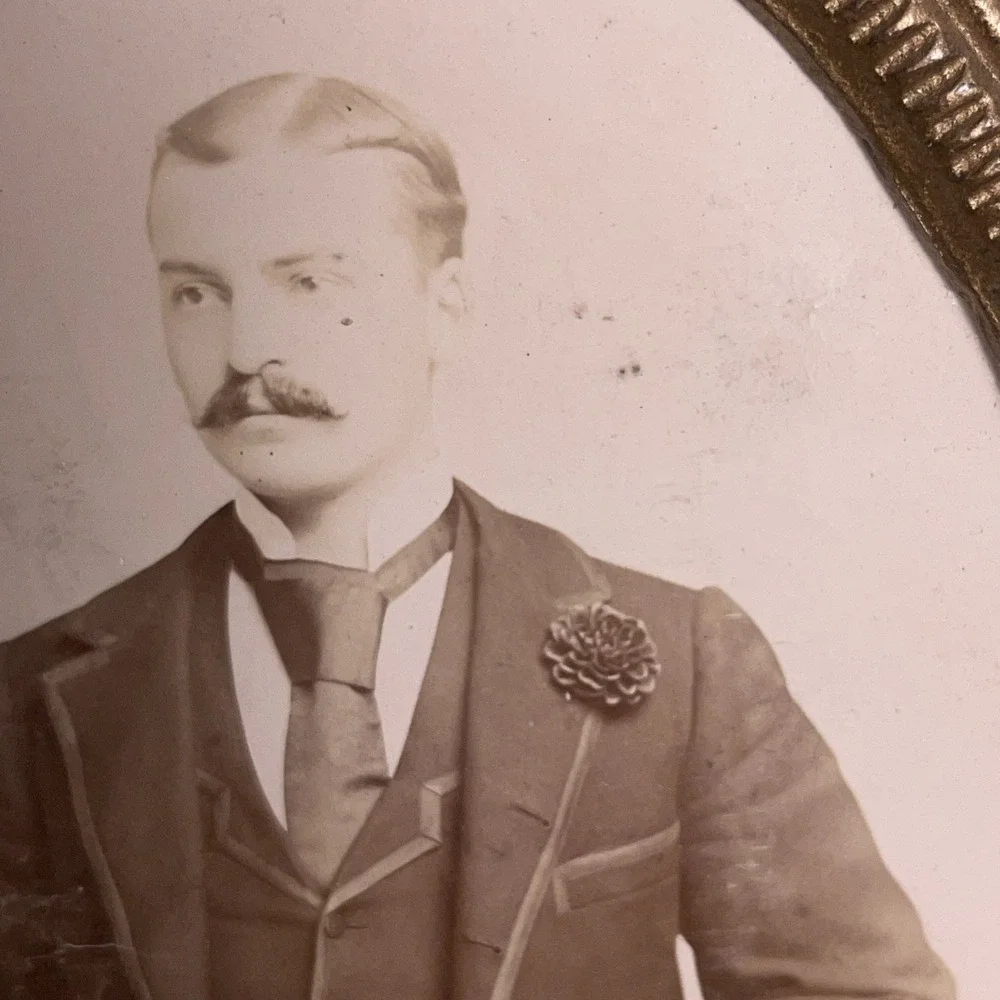 Antique Portrait Cameo Gold Brass Easel Photo Picture Frame Victorian Man‎